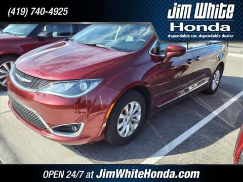 2018 Chrysler Pacifica for sale at The Credit Miracle Network Team at Jim White Honda in Maumee OH