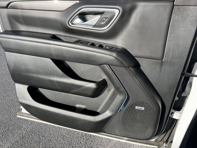 2024 Chevrolet Suburban LT