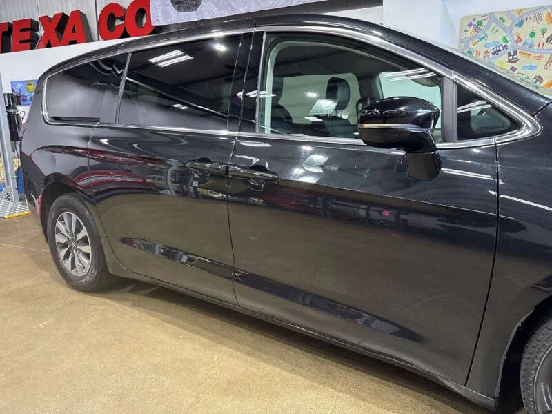 2024 Chrysler Pacifica Plug-In Hybrid Select