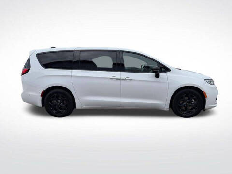 2024 Chrysler Pacifica Plug-In Hybrid Select