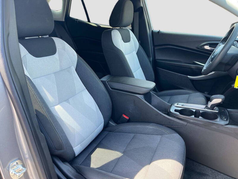 2025 Chevrolet Trax LS