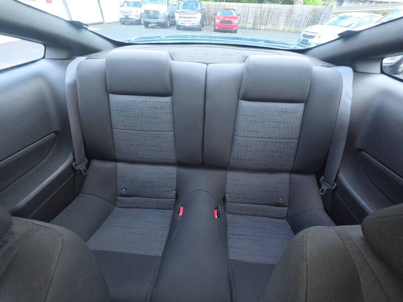 2009 Ford Mustang V6 Deluxe