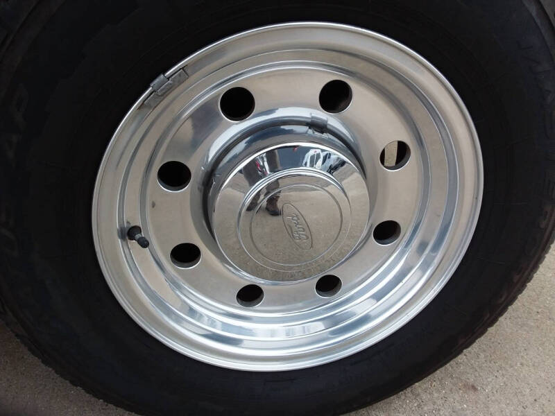 2005 Ford E-Series E-250 SD