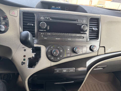 2011 Toyota Sienna LE 8-Passenger