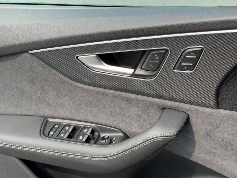2026 Audi SQ8 4.0T quattro Premium Plus