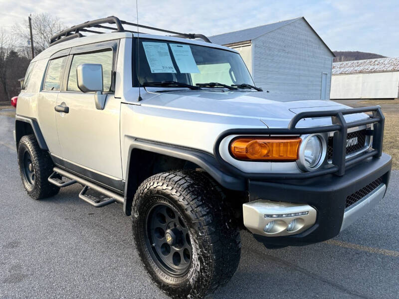 2008 Toyota FJ Cruiser for sale at CAR TRADE in Slatington PA