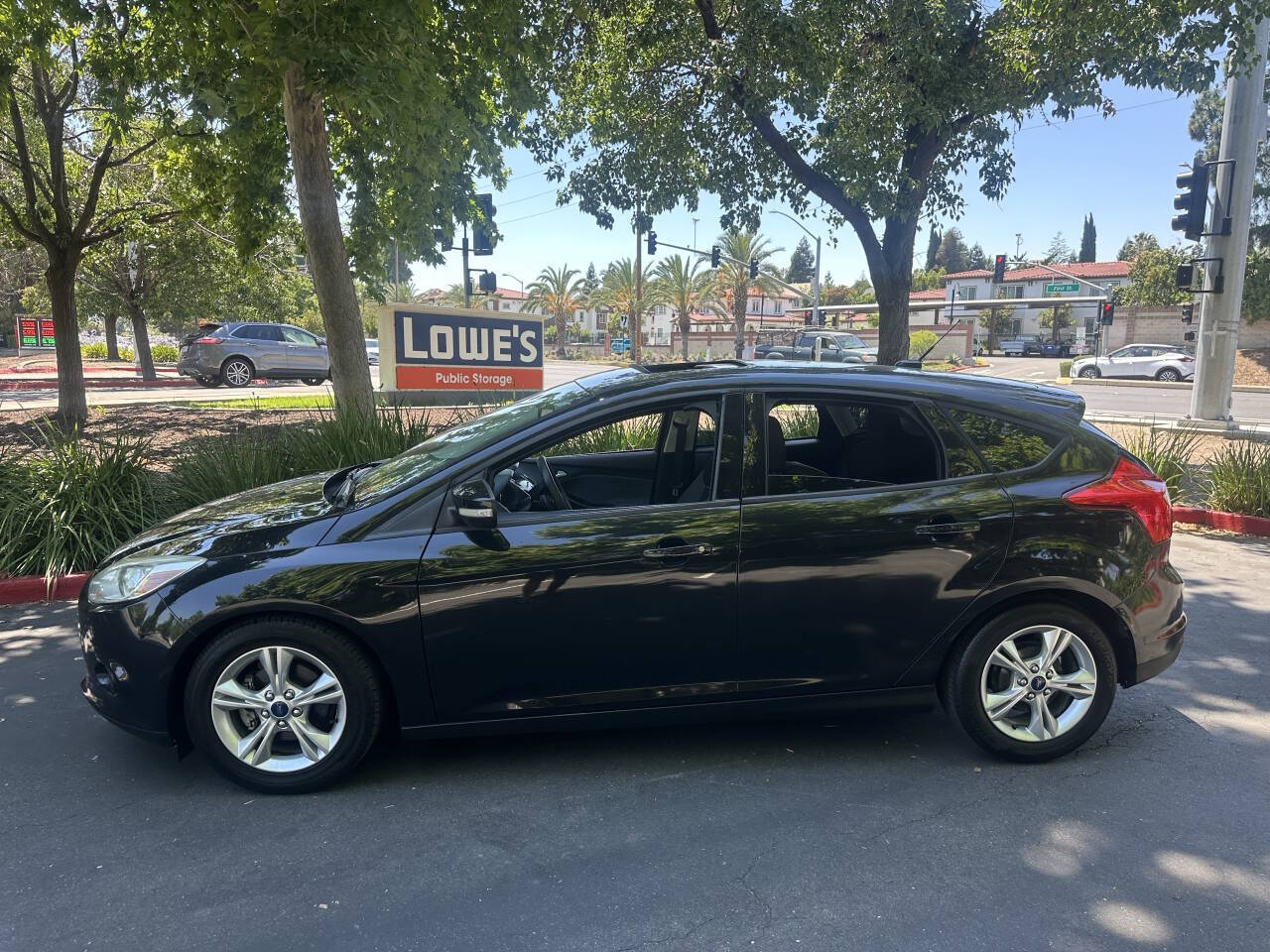 Black 2014 Ford Focus SE SE 4dr Hatchback 2
