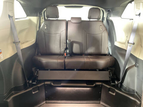 2022 Toyota Sienna Platinum 7-Passenger
