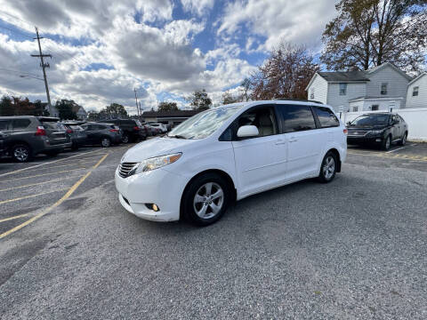 2011 Toyota Sienna LE 8-Passenger