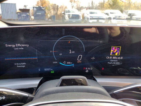 2025 Cadillac LYRIQ Luxury 3