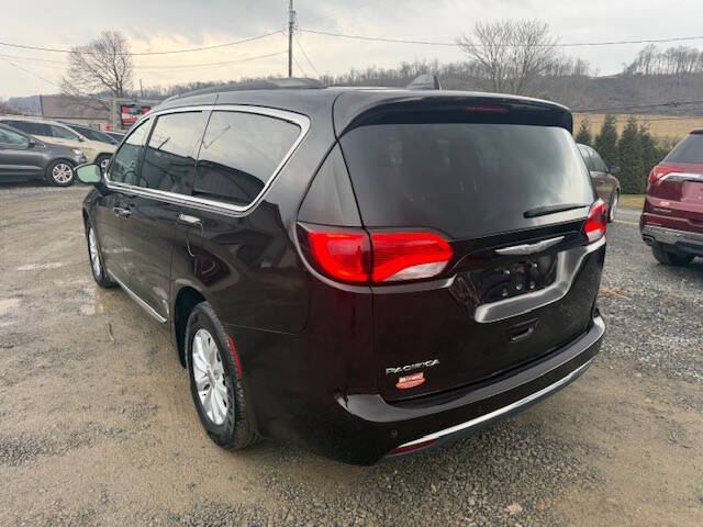 2017 Chrysler Pacifica Touring-L
