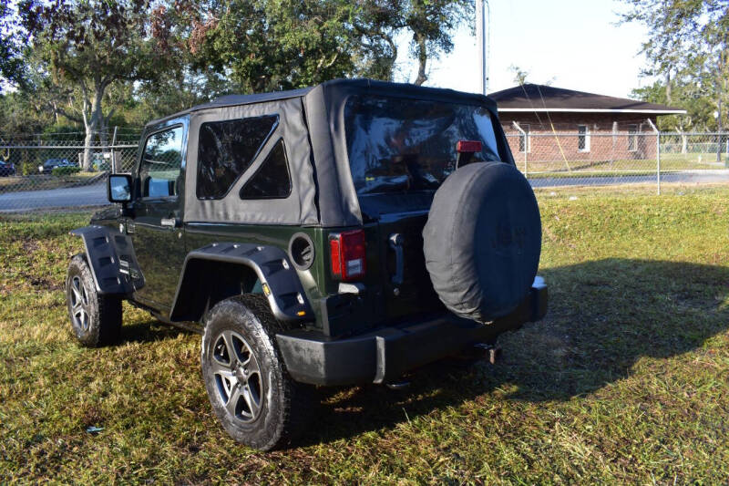 2011 Jeep Wrangler null photo 11