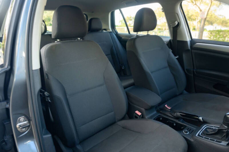 2017 Volkswagen Golf TSI S