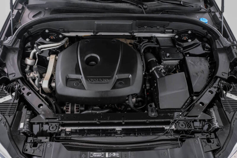 2021 Volvo XC60 T5 Momentum