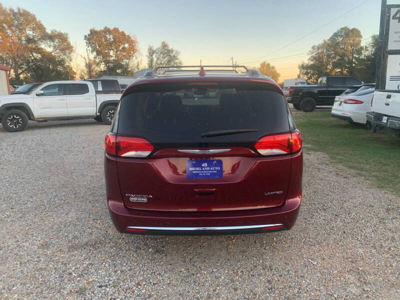 2018 Chrysler Pacifica null photo 6