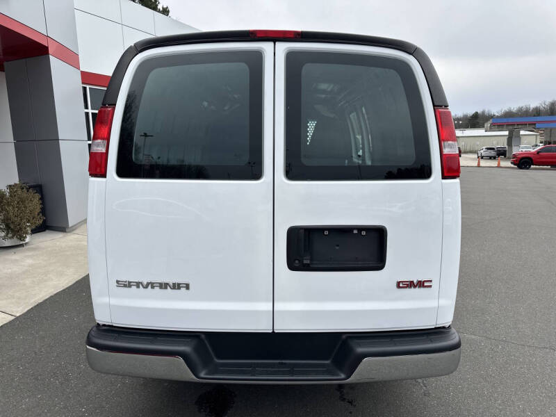 2023 GMC Savana 2500