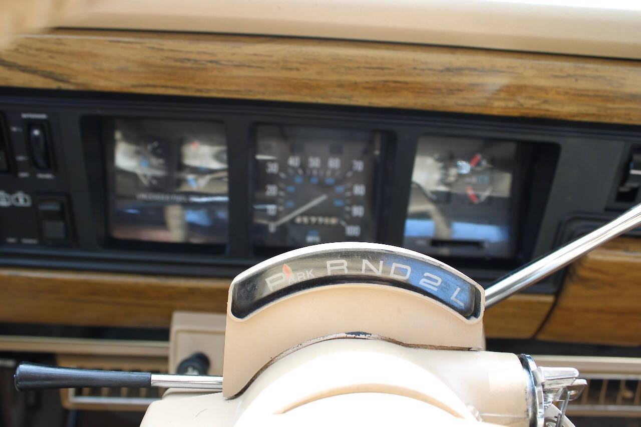 1989 Jeep Grand Wagoneer 86