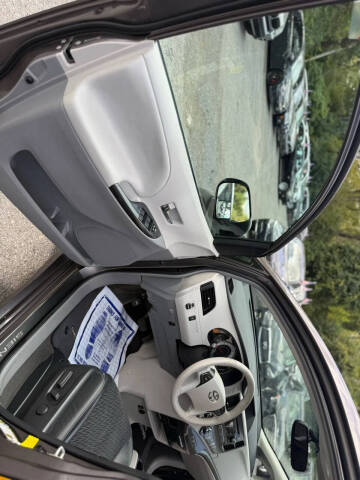 2013 Toyota Sienna SE 8-Passenger