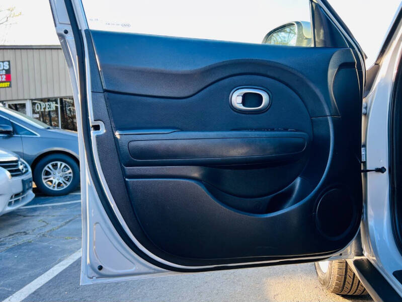 2016 Kia Soul +