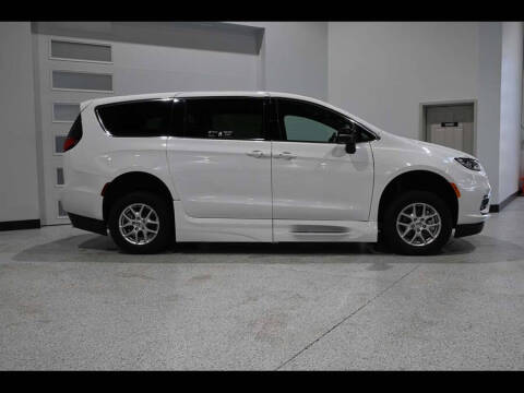 2024 Chrysler Pacifica Touring