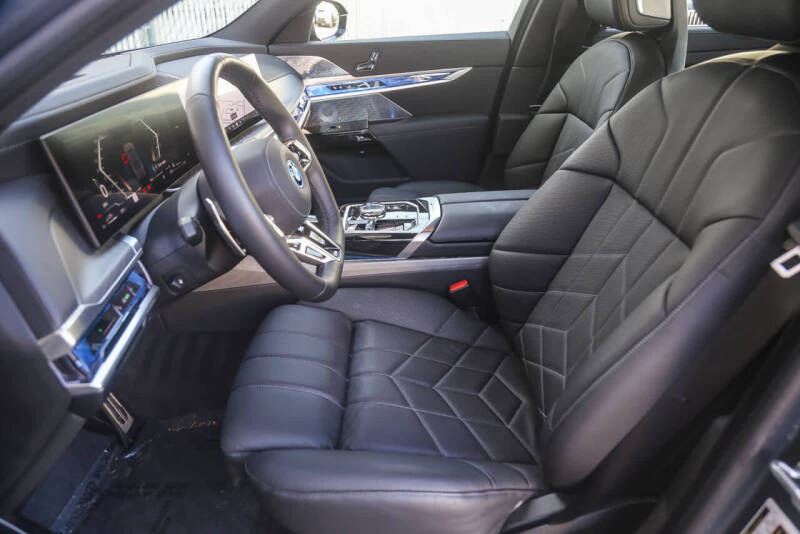 2025 BMW 7 Series 750e xDrive