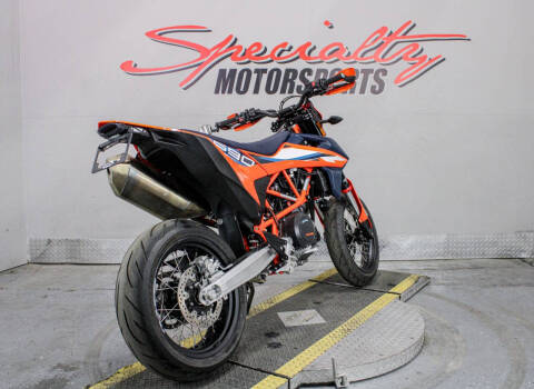 2024 KTM 690 SMC R