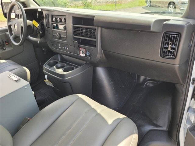2025 Chevrolet Express 2500