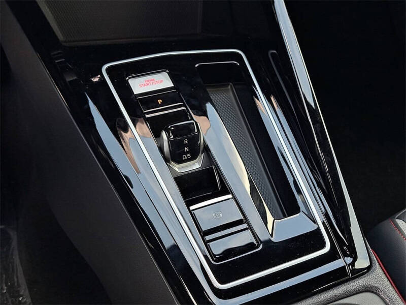 2025 Volkswagen Golf GTI SE