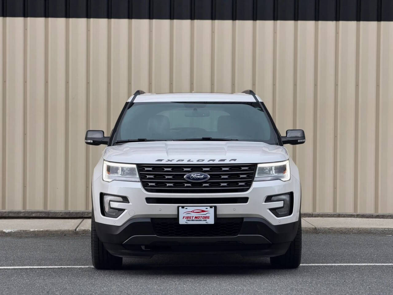 White 2017 Ford Explorer XLT AWD XLT 4dr SUV 2
