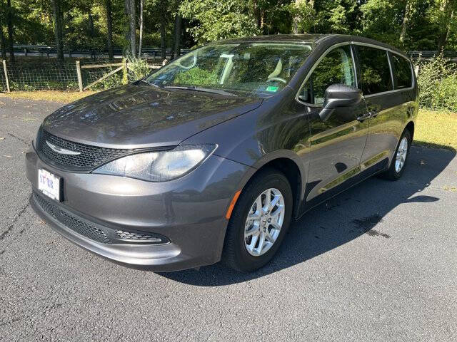 2022 Chrysler Voyager LX