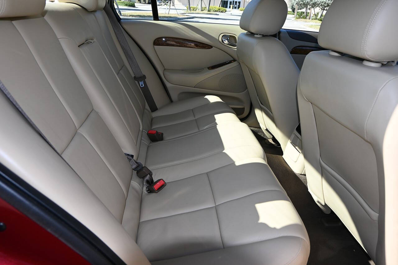 2006 Jaguar S-Type 34