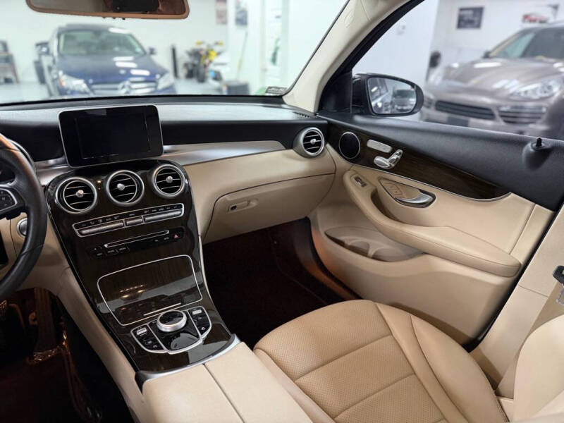 2017 Mercedes-Benz GLC GLC 300