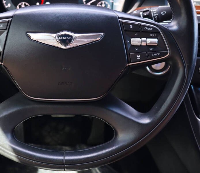 2017 Genesis G90