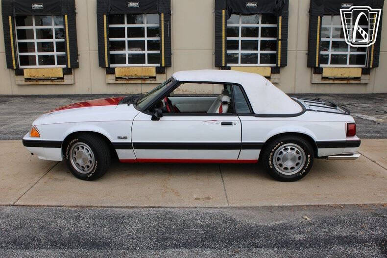 1990 Ford Mustang