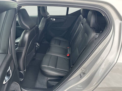 2025 Volvo XC40 B5 Core Bright Theme