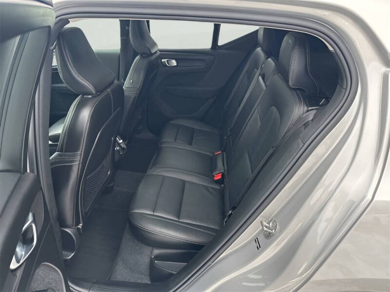 2025 Volvo XC40 B5 Core Bright Theme