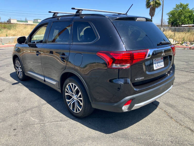 2016 Mitsubishi Outlander SE