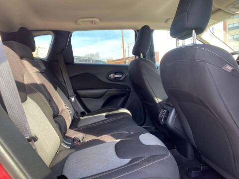 2016 Jeep Cherokee Sport