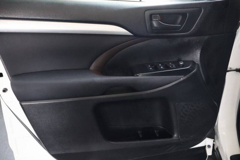 2017 Toyota Highlander LE