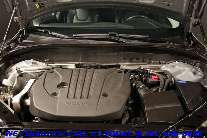 2023 Volvo XC60 B5 Plus Dark Theme