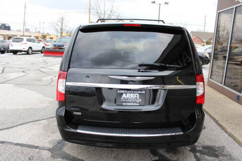 2014 Chrysler Town and Country Touring