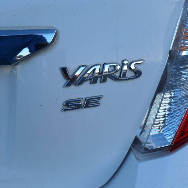 2012 Toyota Yaris 5-Door SE