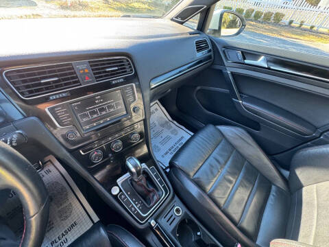 2017 Volkswagen Golf GTI Sport