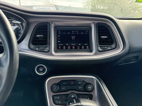 2022 Dodge Challenger SXT