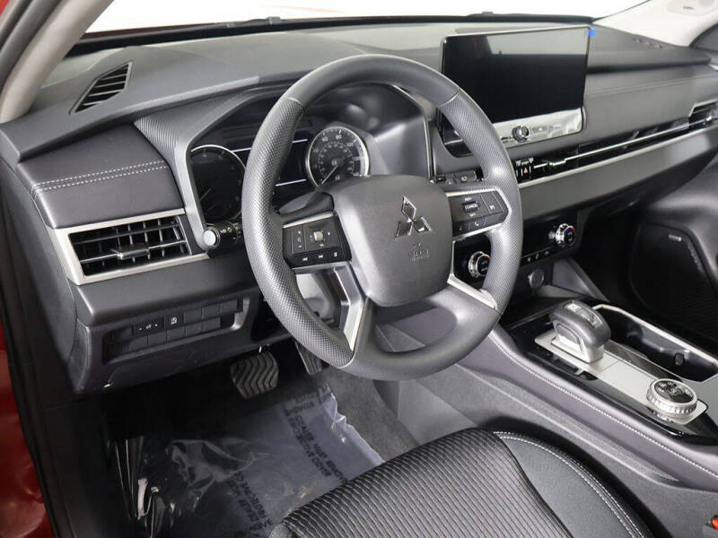 2026 Mitsubishi Outlander ES