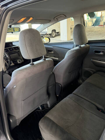 2014 Toyota Prius v Five