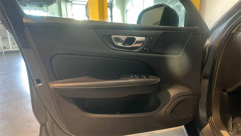 2021 Volvo S60 T5 Momentum