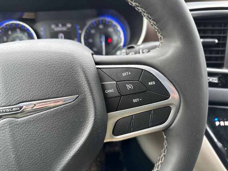 2022 Chrysler Voyager LX