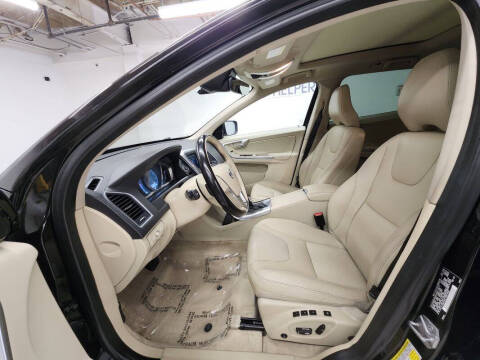 2016 Volvo XC60 T6 Drive-E