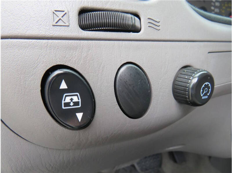 2004 Toyota Sequoia SR5